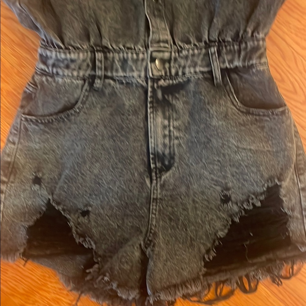 Black Short-Sleeve Jean Jumpsuit with‎ Distressed Hem - Picture 6 of 7